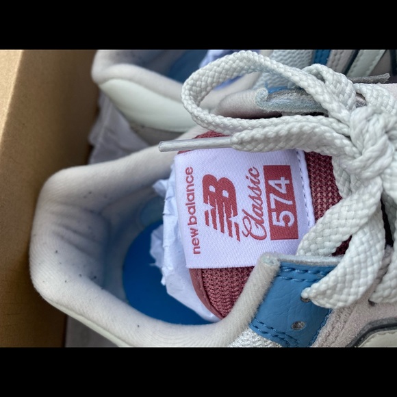 New Balance 574 v 2 Essentials Grey Pink Suede - Picture 5 of 10